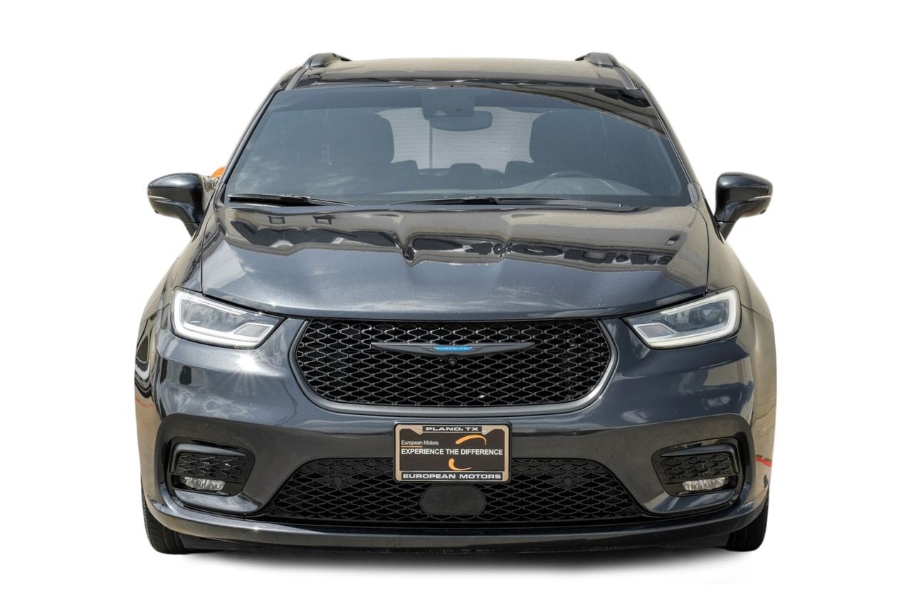 Chrysler Pacifica Vehicle Main Gallery Image 05