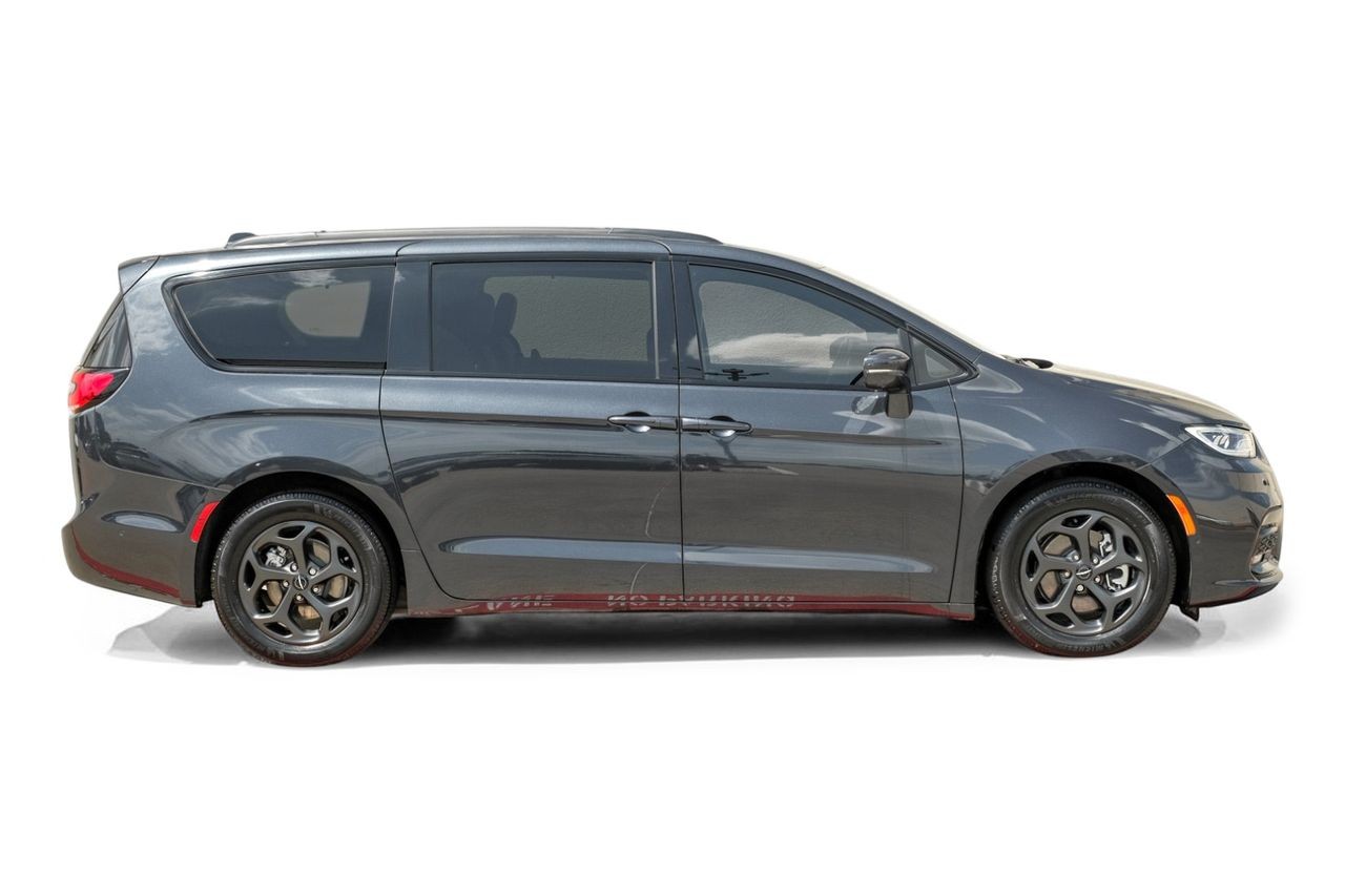 Chrysler Pacifica Vehicle Main Gallery Image 07
