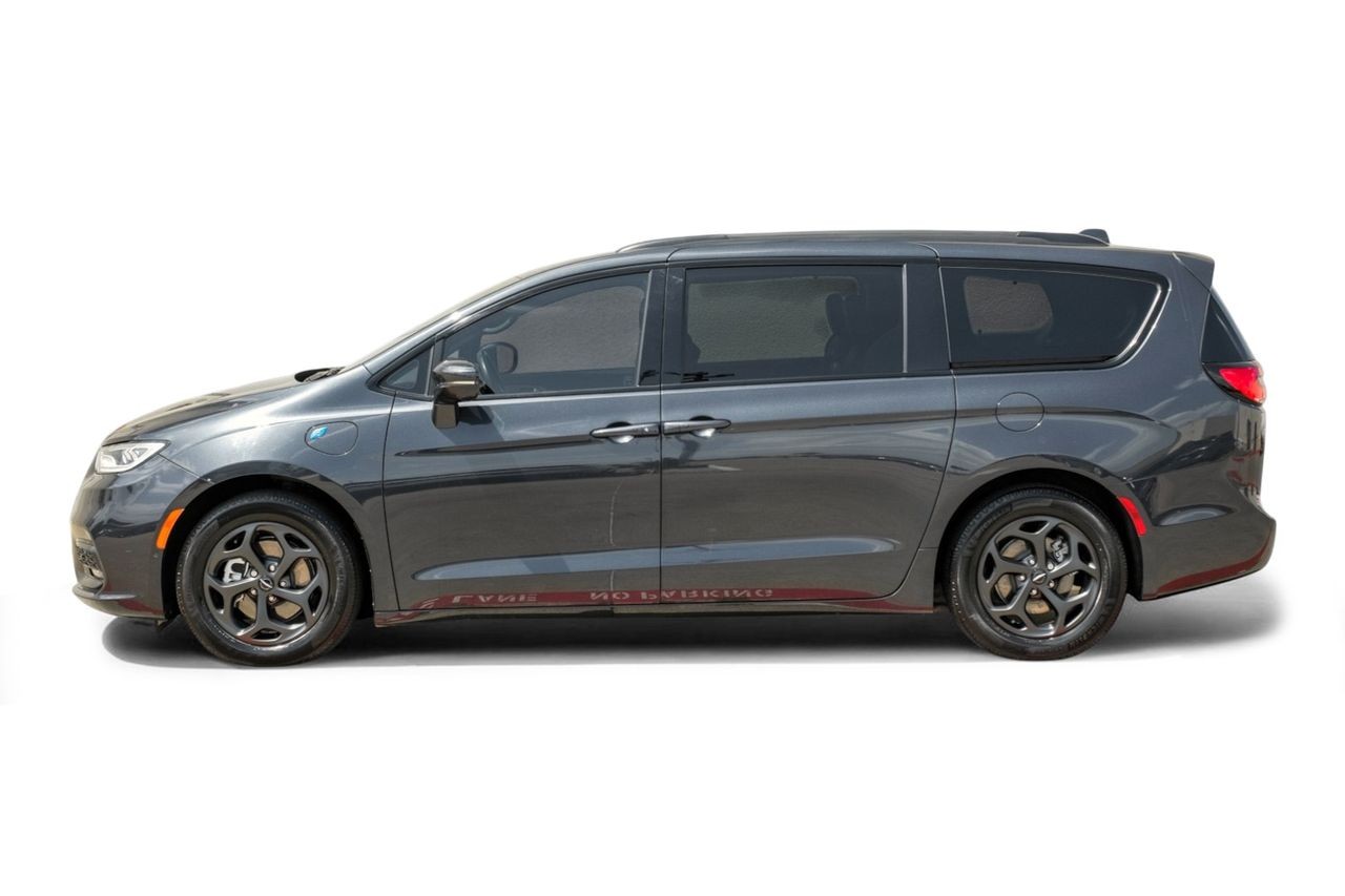 Chrysler Pacifica Vehicle Main Gallery Image 11