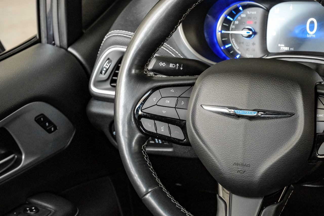 Chrysler Pacifica Vehicle Main Gallery Image 17