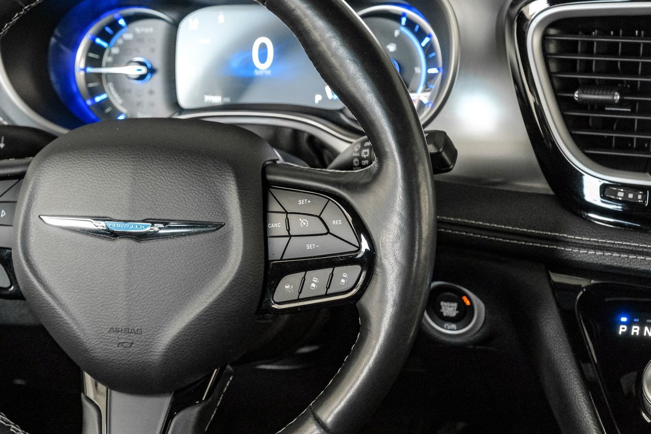 Chrysler Pacifica Vehicle Main Gallery Image 18