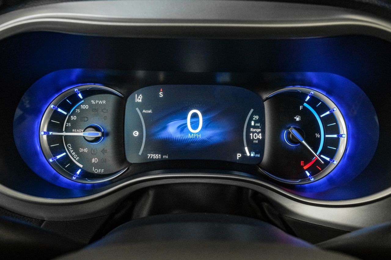 Chrysler Pacifica Vehicle Main Gallery Image 20