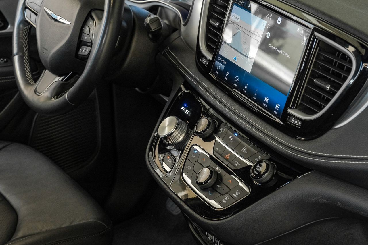 Chrysler Pacifica Vehicle Main Gallery Image 26