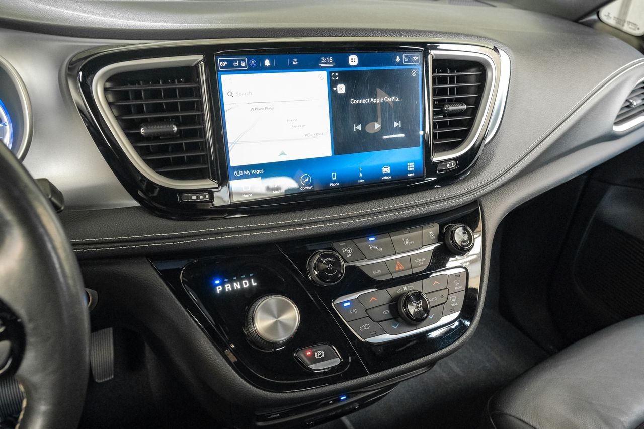Chrysler Pacifica Vehicle Main Gallery Image 27