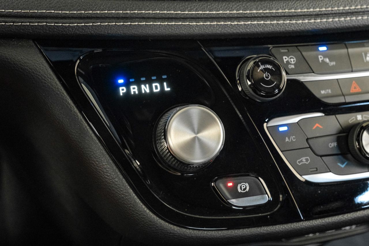 Chrysler Pacifica Vehicle Main Gallery Image 29