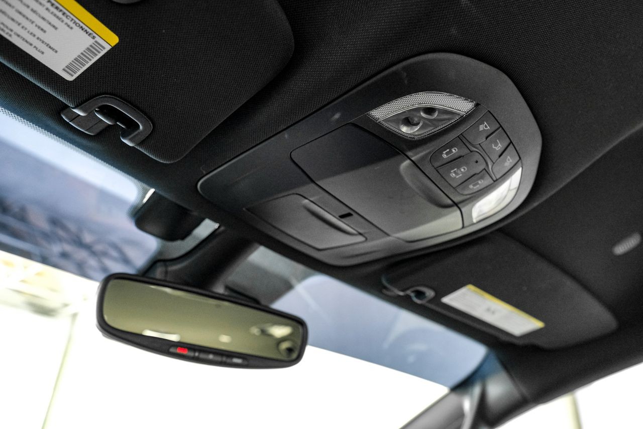 Chrysler Pacifica Vehicle Main Gallery Image 36