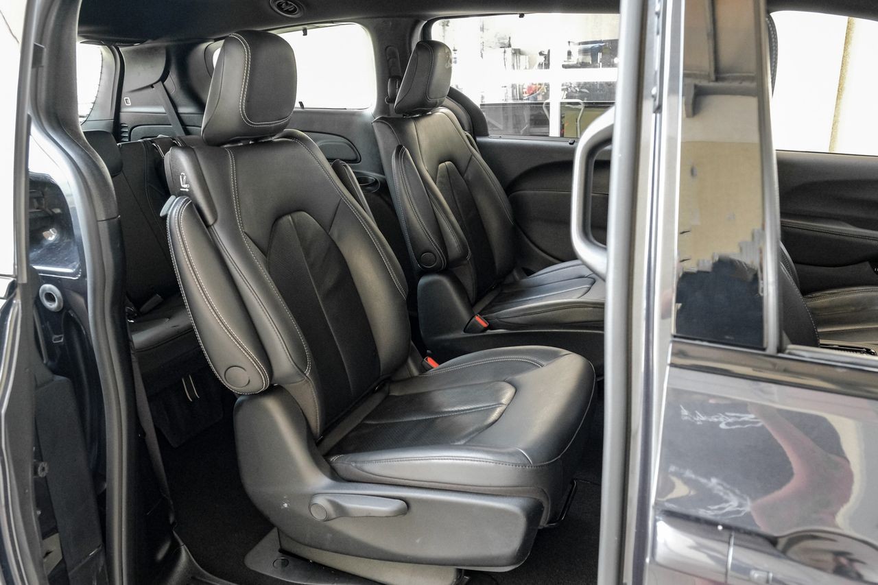Chrysler Pacifica Vehicle Main Gallery Image 43