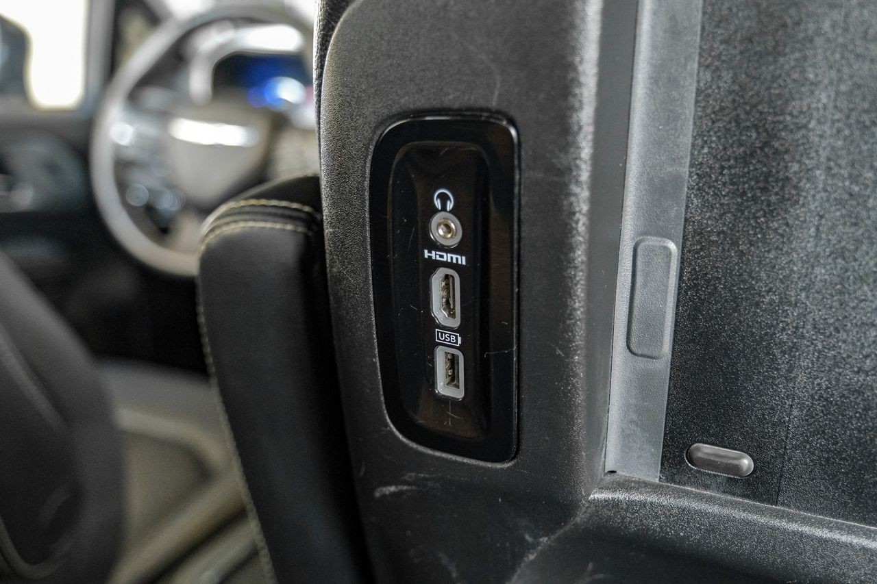 Chrysler Pacifica Vehicle Main Gallery Image 48