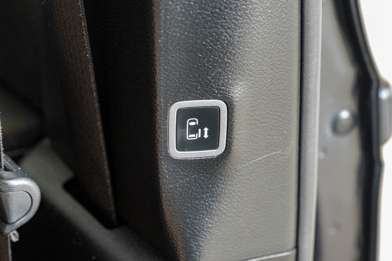 Chrysler Pacifica Vehicle Main Gallery Image 49