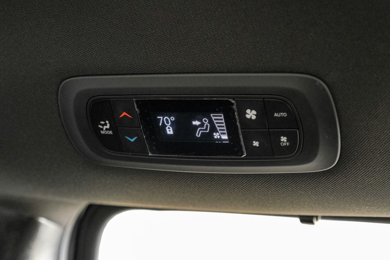 Chrysler Pacifica Vehicle Main Gallery Image 50