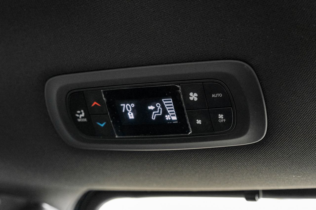 Chrysler Pacifica Vehicle Main Gallery Image 51
