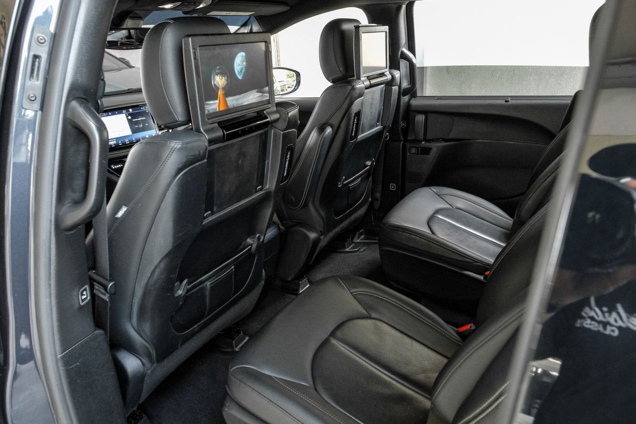 Chrysler Pacifica Vehicle Main Gallery Image 52