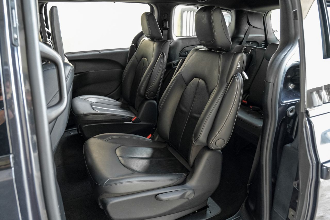 Chrysler Pacifica Vehicle Main Gallery Image 53
