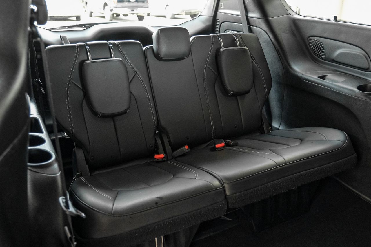 Chrysler Pacifica Vehicle Main Gallery Image 54