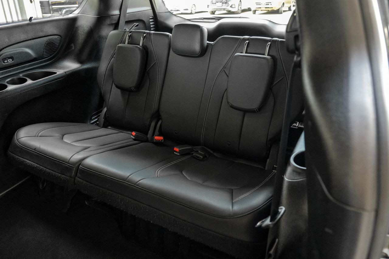 Chrysler Pacifica Vehicle Main Gallery Image 55