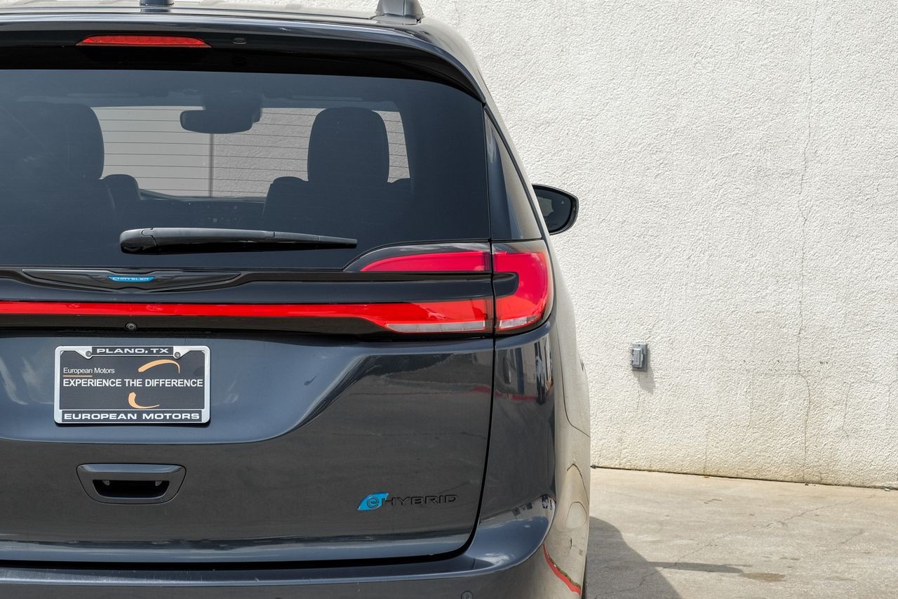 Chrysler Pacifica Vehicle Main Gallery Image 63