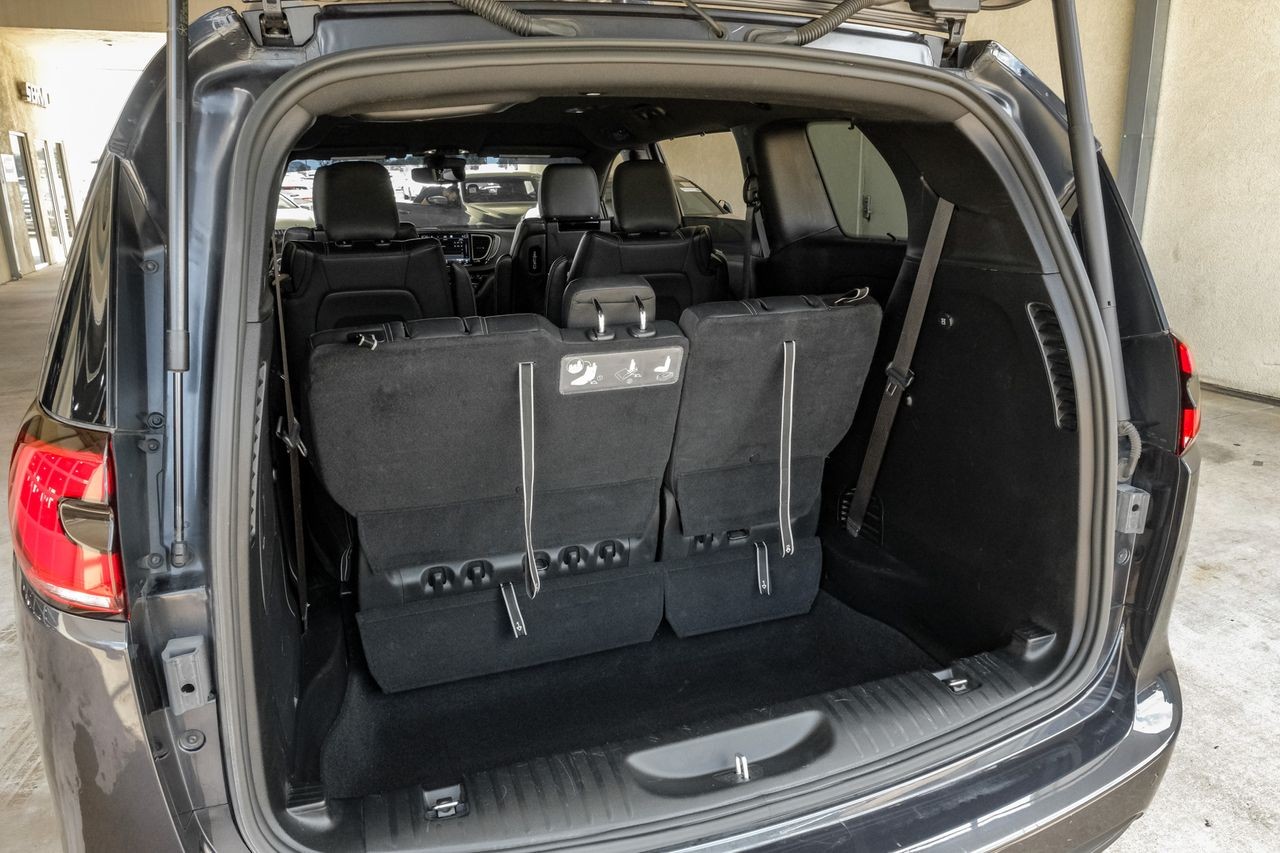 Chrysler Pacifica Vehicle Main Gallery Image 67