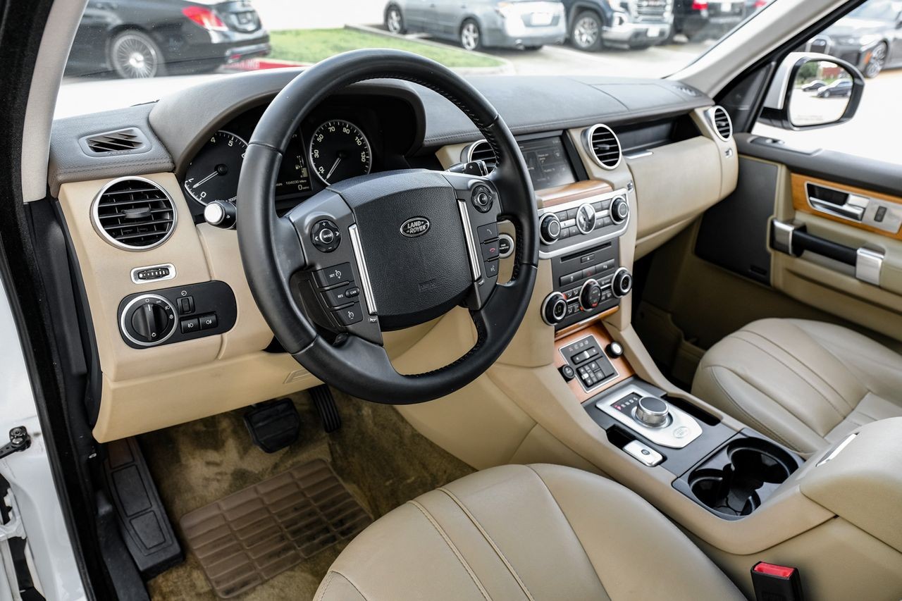 Land Rover LR4 Vehicle Main Gallery Image 03