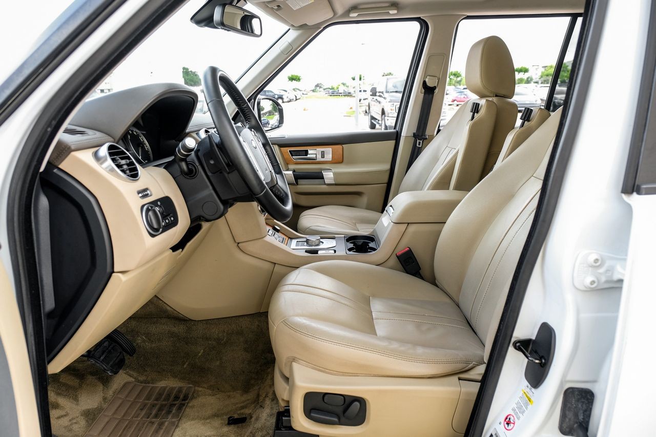Land Rover LR4 Vehicle Main Gallery Image 04