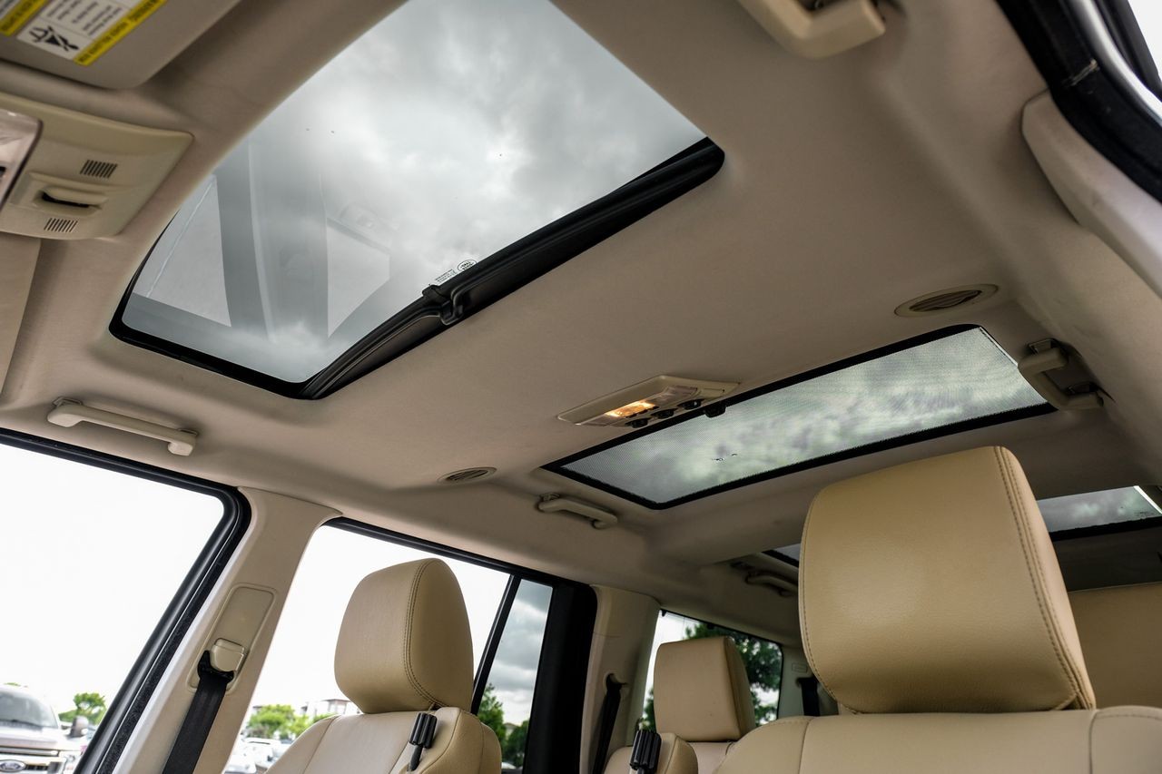 Land Rover LR4 Vehicle Main Gallery Image 05