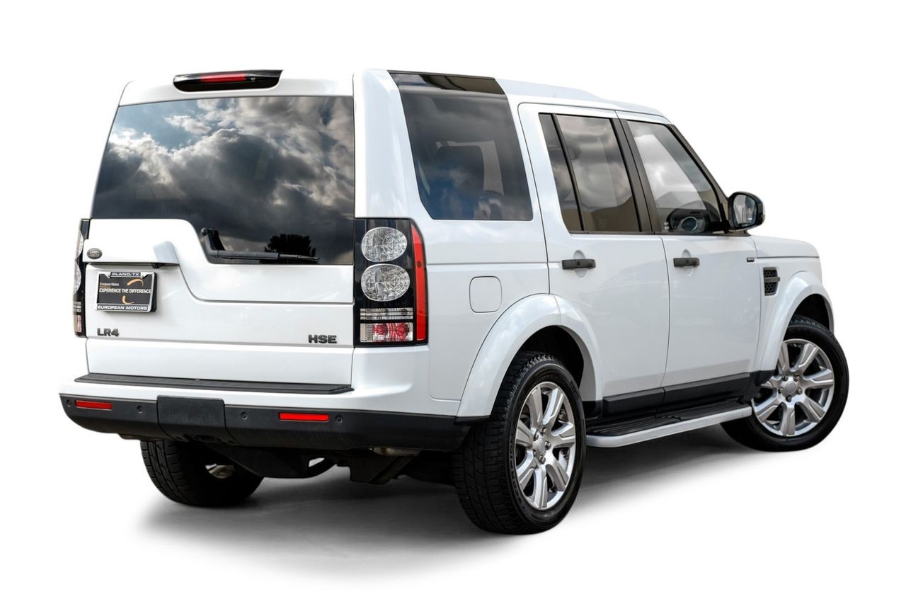 Land Rover LR4 Vehicle Main Gallery Image 09