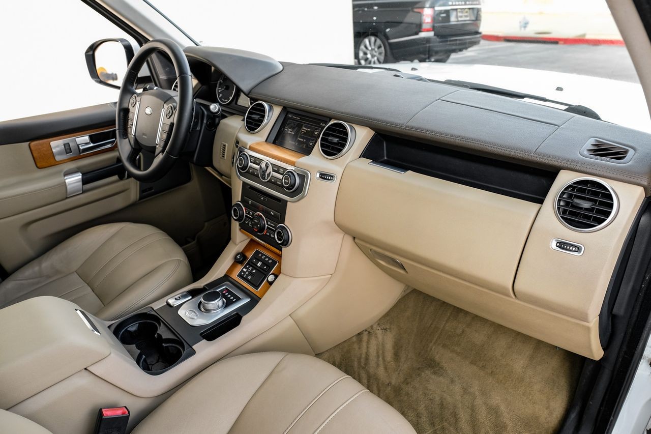 Land Rover LR4 Vehicle Main Gallery Image 13