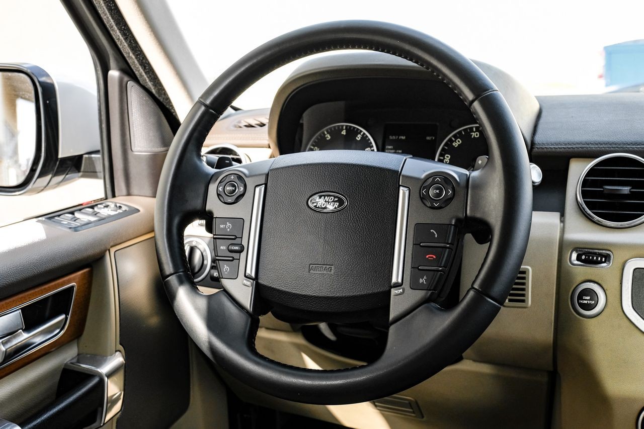 Land Rover LR4 Vehicle Main Gallery Image 17