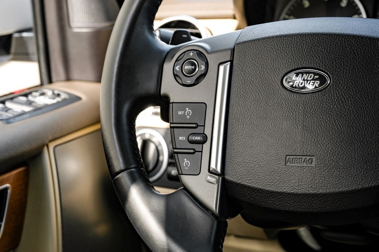Land Rover LR4 Vehicle Main Gallery Image 18