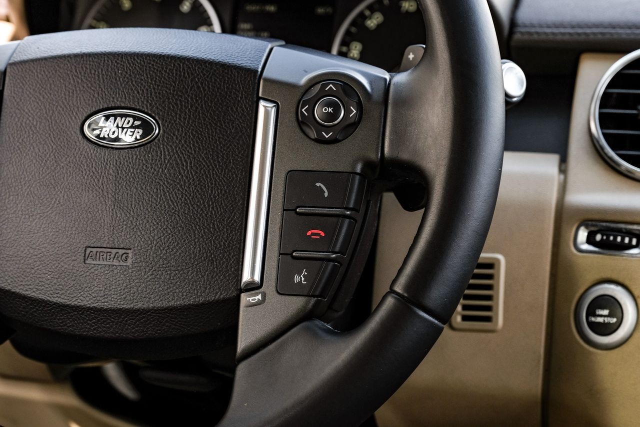 Land Rover LR4 Vehicle Main Gallery Image 19