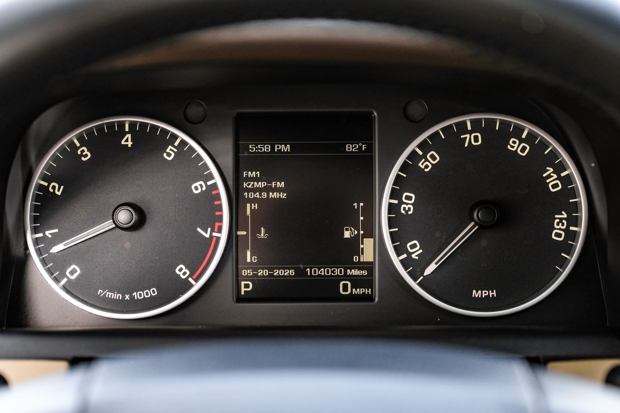 Land Rover LR4 Vehicle Main Gallery Image 20