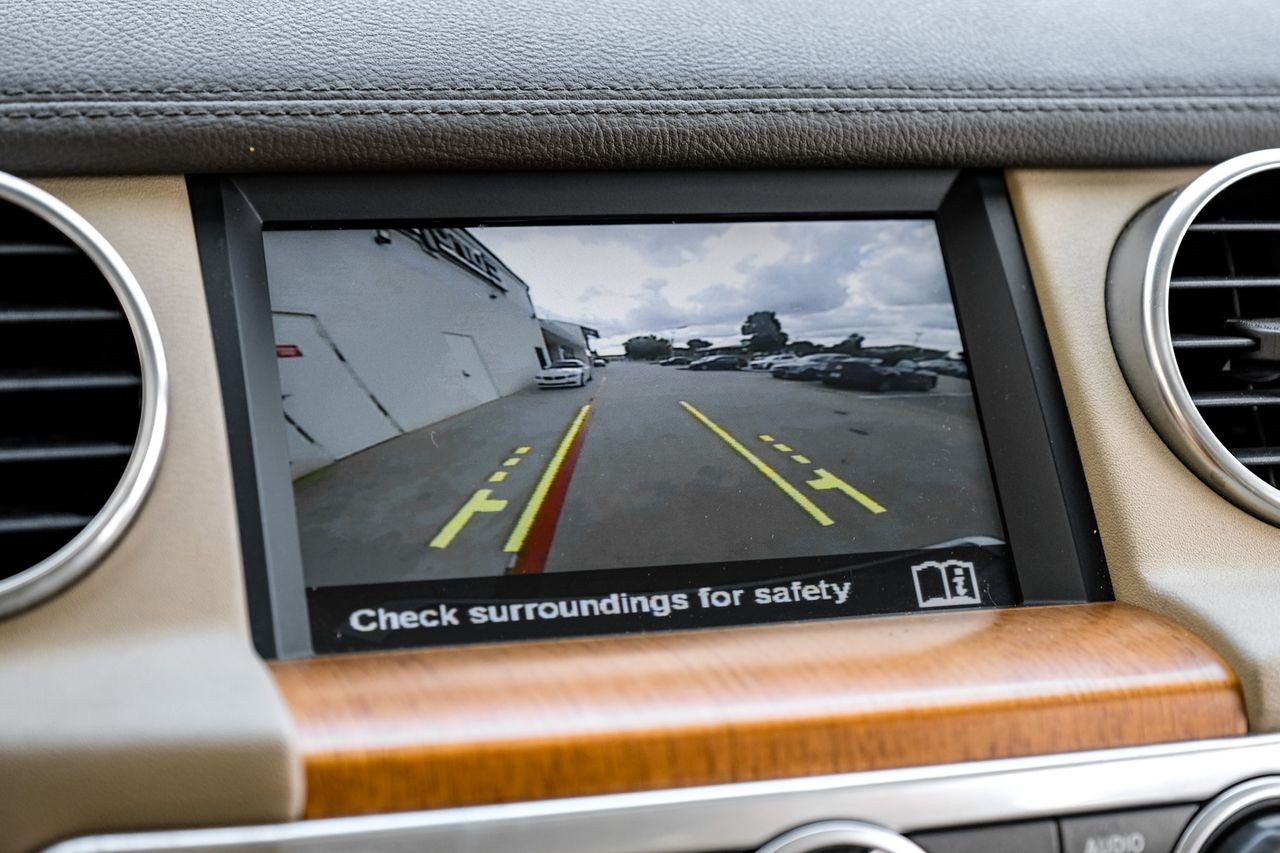 Land Rover LR4 Vehicle Main Gallery Image 23