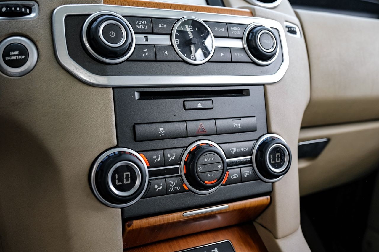 Land Rover LR4 Vehicle Main Gallery Image 26