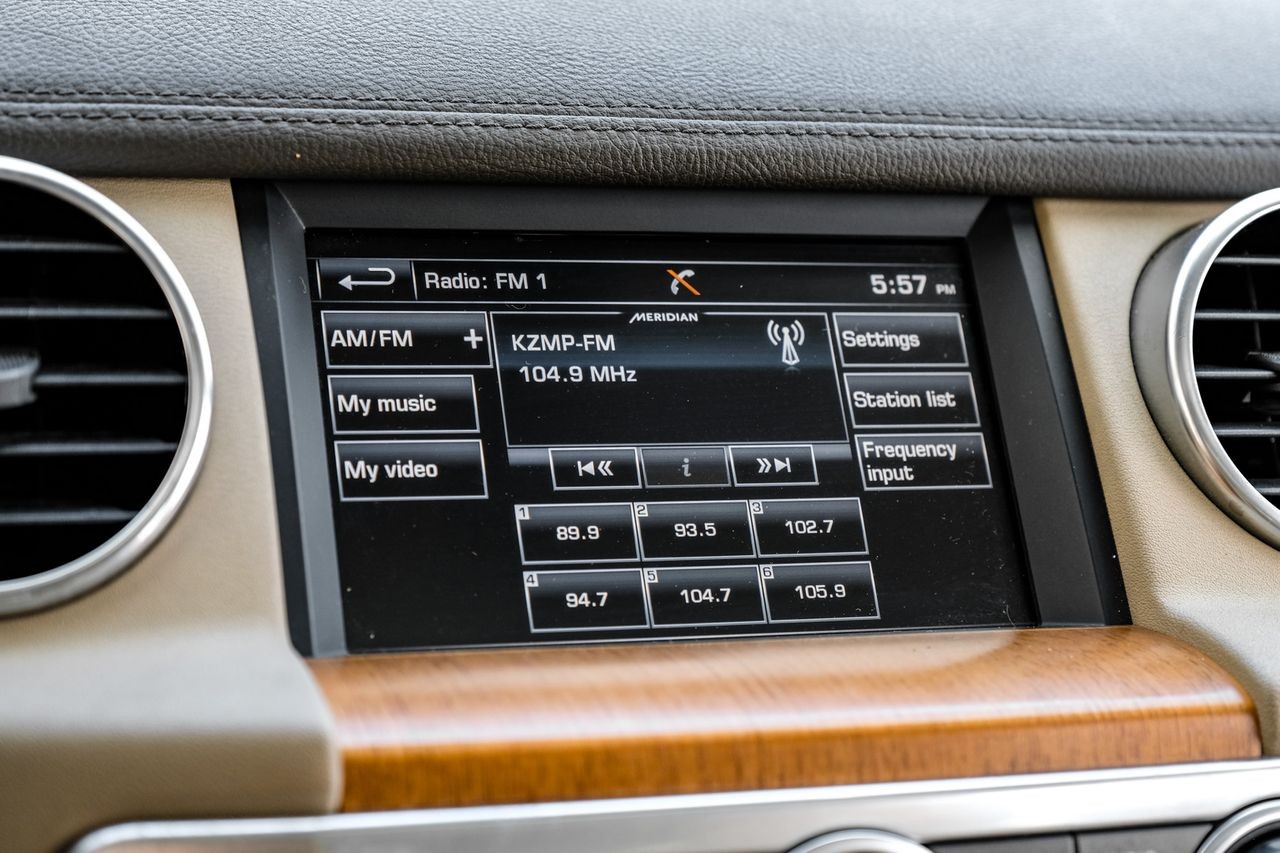 Land Rover LR4 Vehicle Main Gallery Image 28