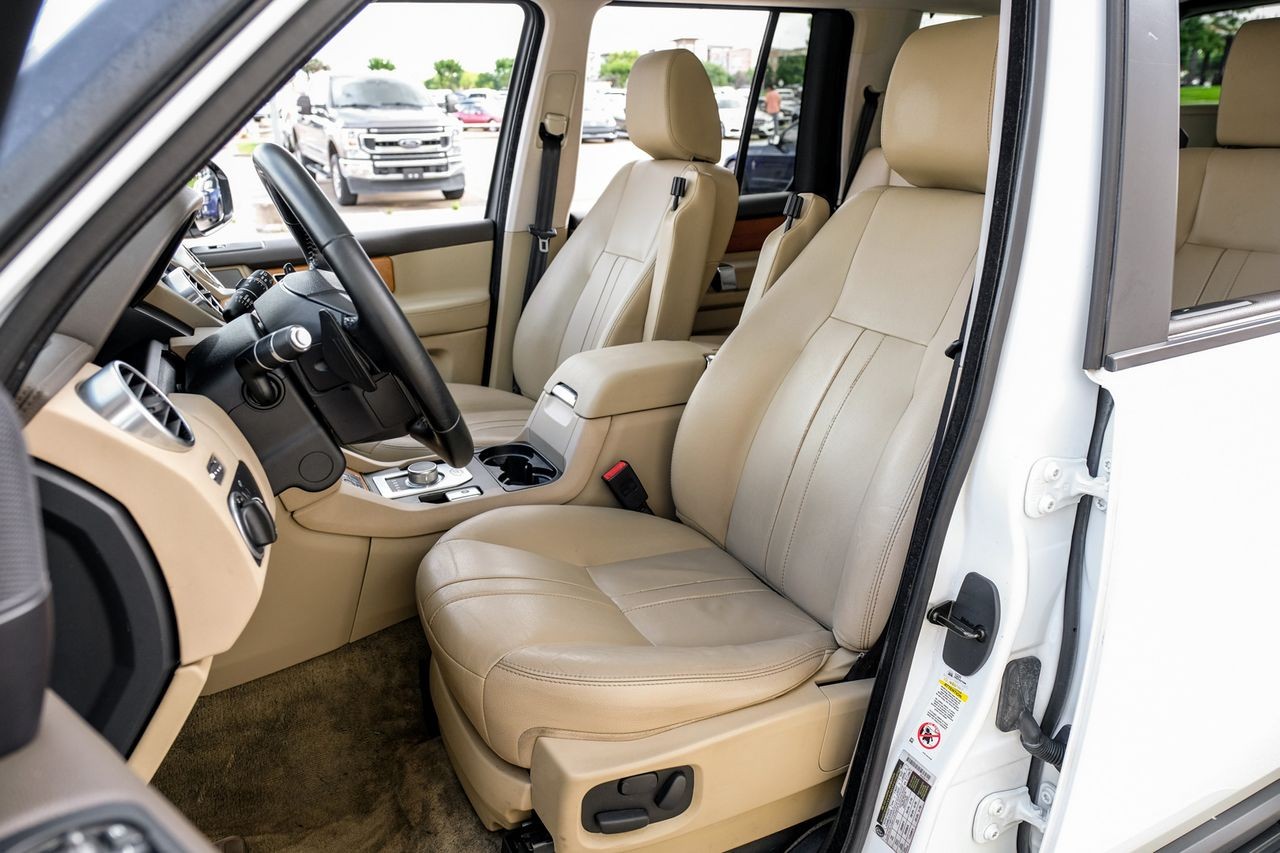 Land Rover LR4 Vehicle Main Gallery Image 31