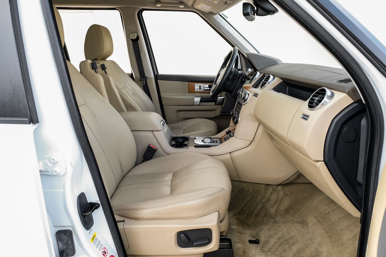 Land Rover LR4 Vehicle Main Gallery Image 33