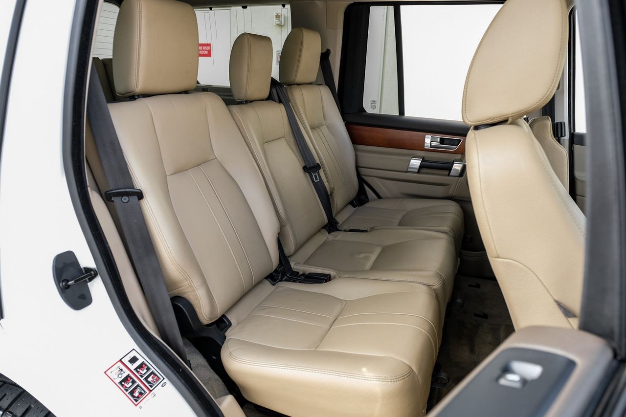 Land Rover LR4 Vehicle Main Gallery Image 34