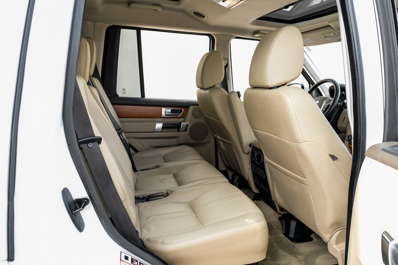 Land Rover LR4 Vehicle Main Gallery Image 35