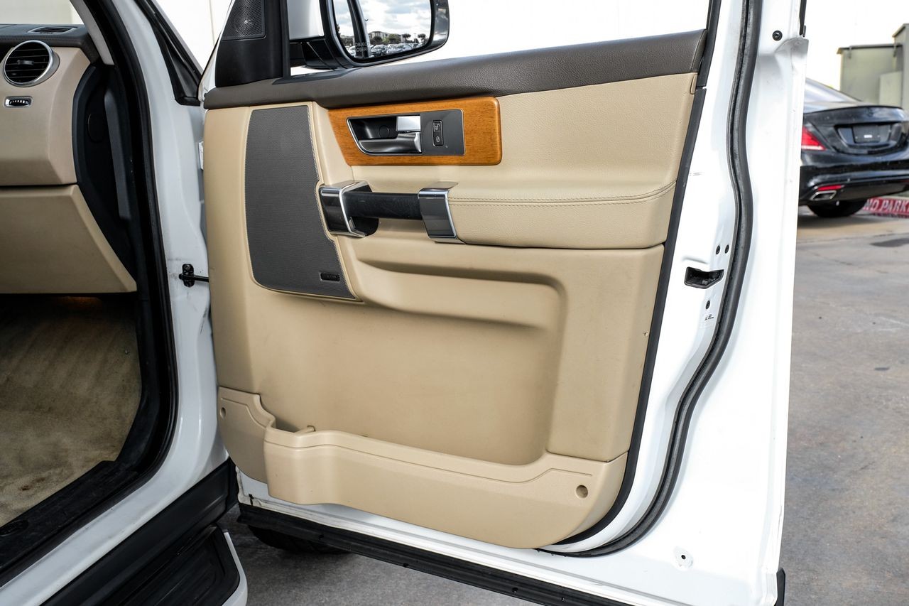 Land Rover LR4 Vehicle Main Gallery Image 42