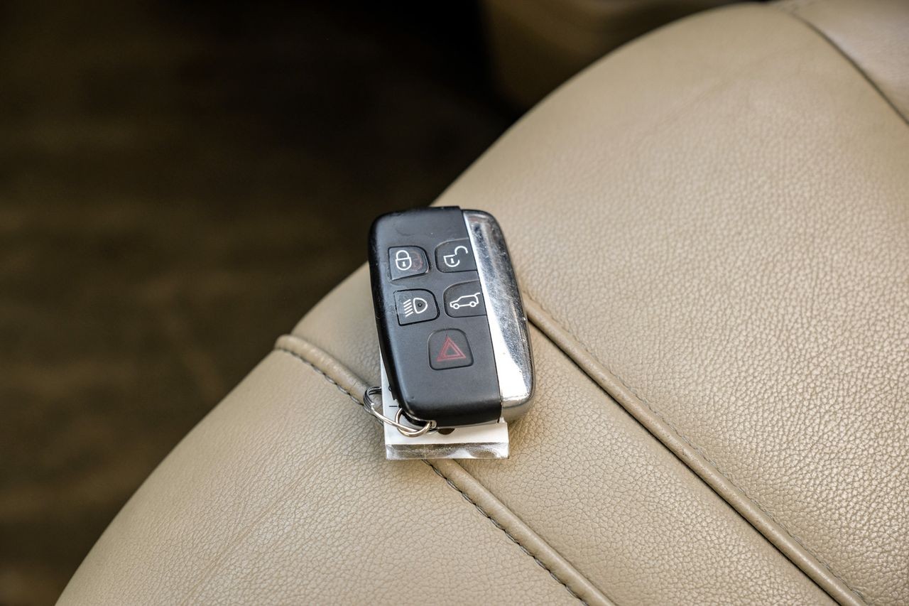 Land Rover LR4 Vehicle Main Gallery Image 53