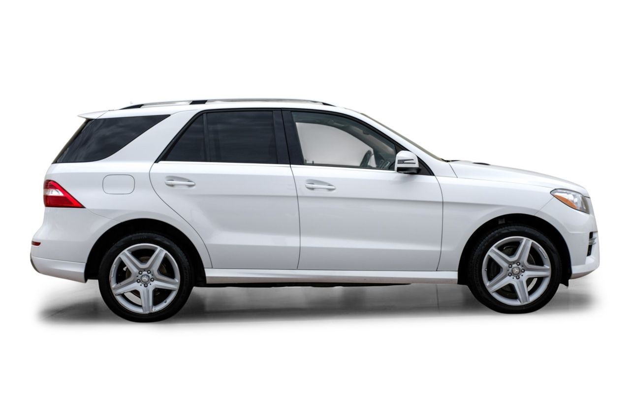 Mercedes-Benz ML Class Vehicle Main Gallery Image 08