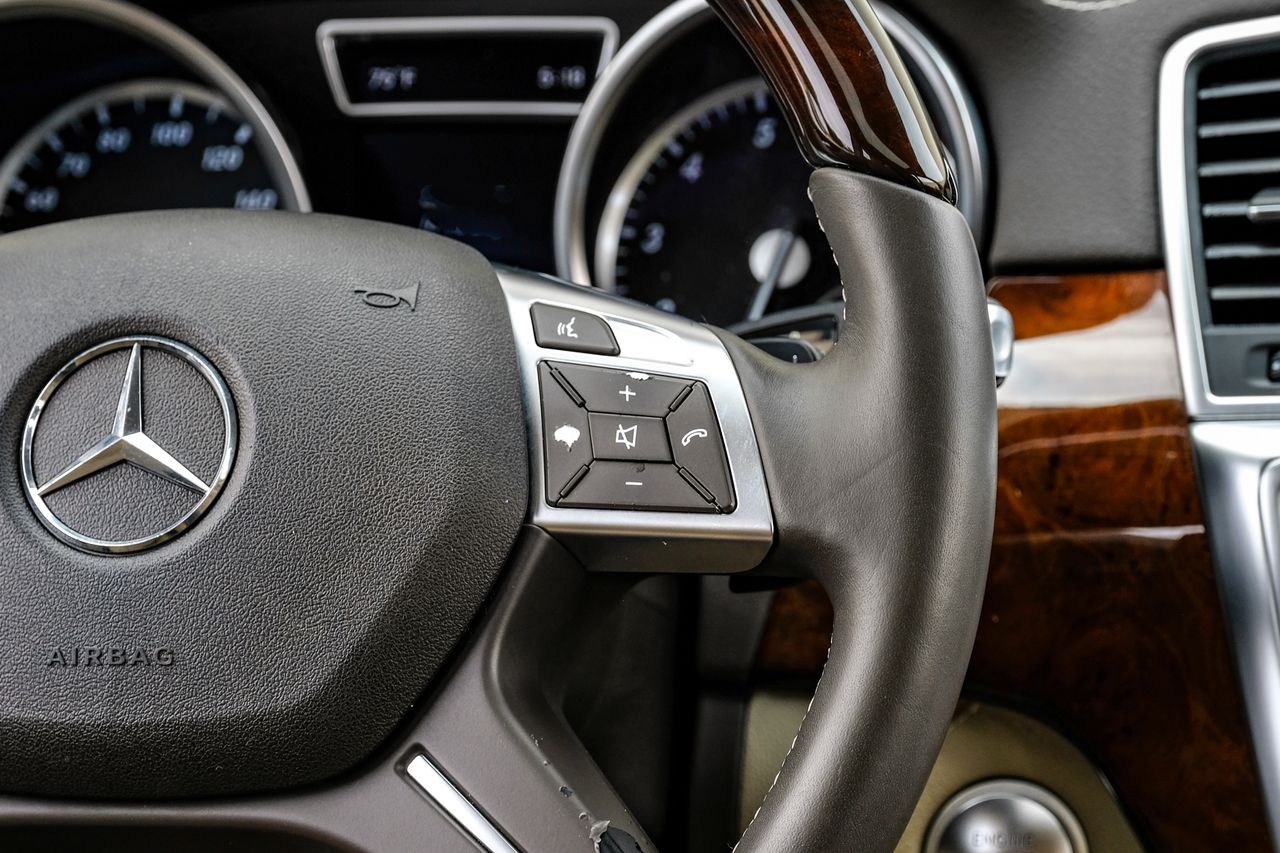 Mercedes-Benz ML Class Vehicle Main Gallery Image 19