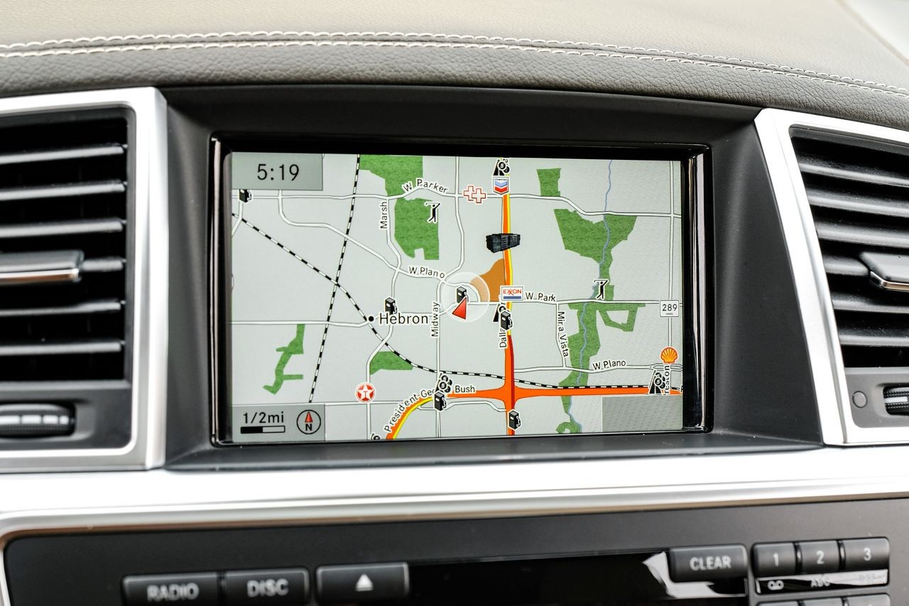Mercedes-Benz ML Class Vehicle Main Gallery Image 22