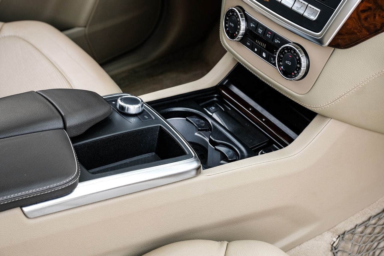 Mercedes-Benz ML Class Vehicle Main Gallery Image 24