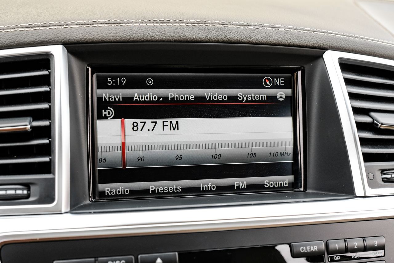 Mercedes-Benz ML Class Vehicle Main Gallery Image 27