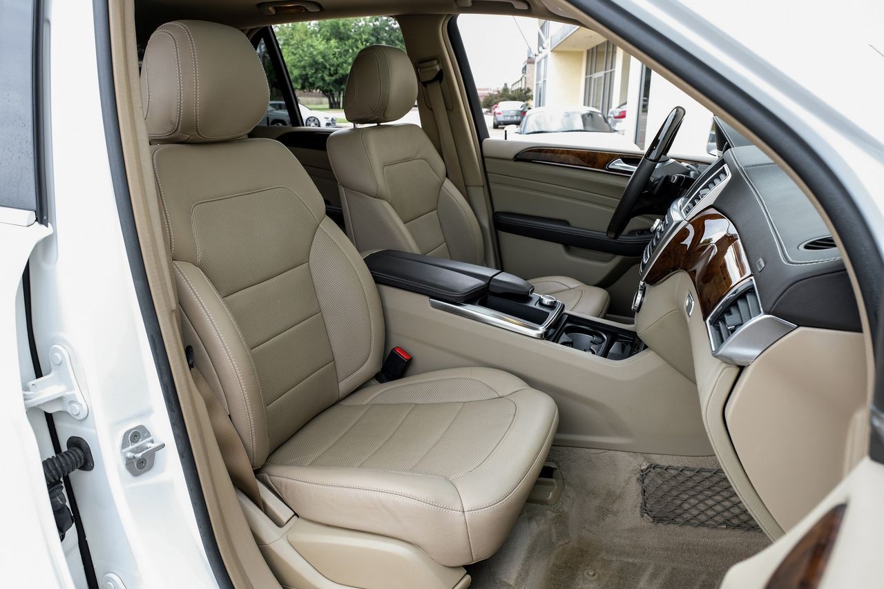 Mercedes-Benz ML Class Vehicle Main Gallery Image 31