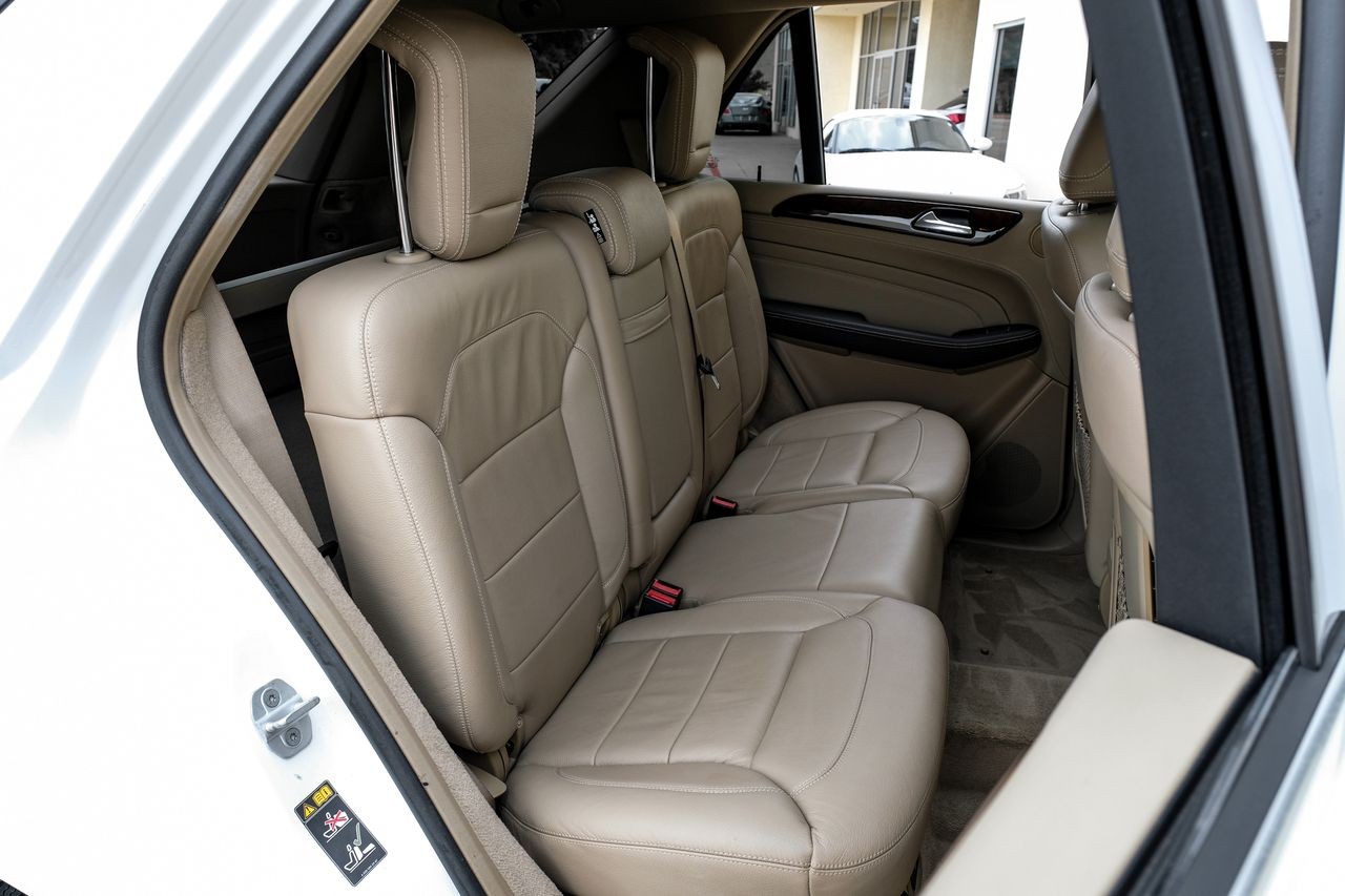 Mercedes-Benz ML Class Vehicle Main Gallery Image 32