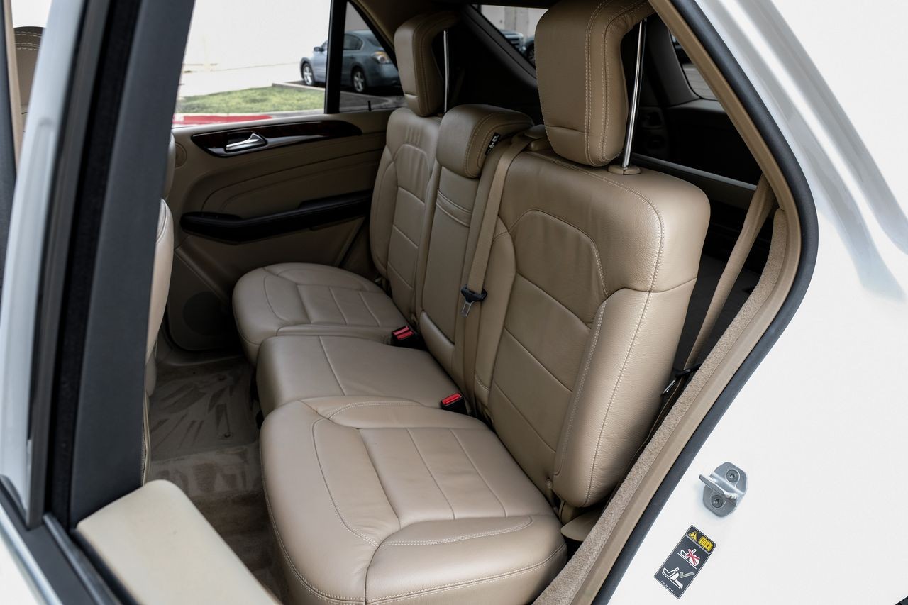 Mercedes-Benz ML Class Vehicle Main Gallery Image 35