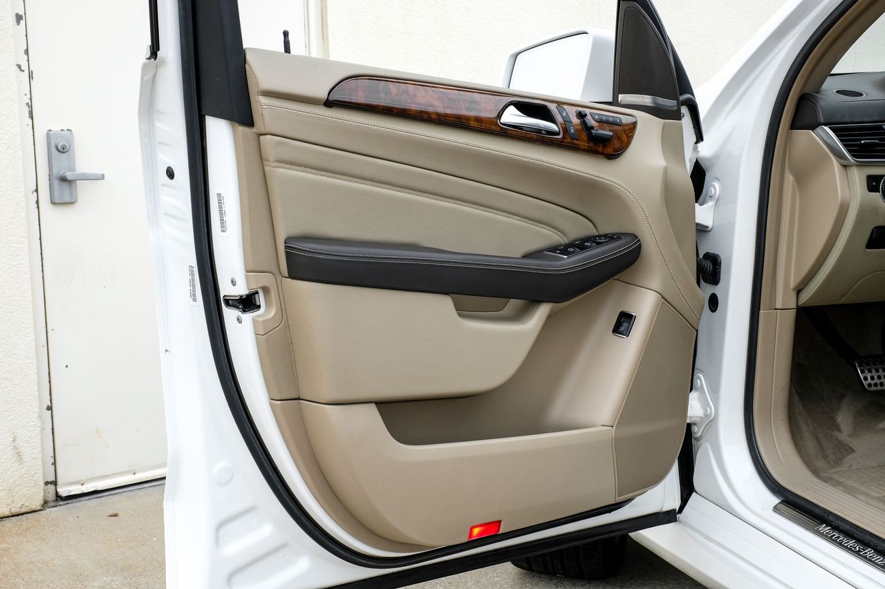 Mercedes-Benz ML Class Vehicle Main Gallery Image 38