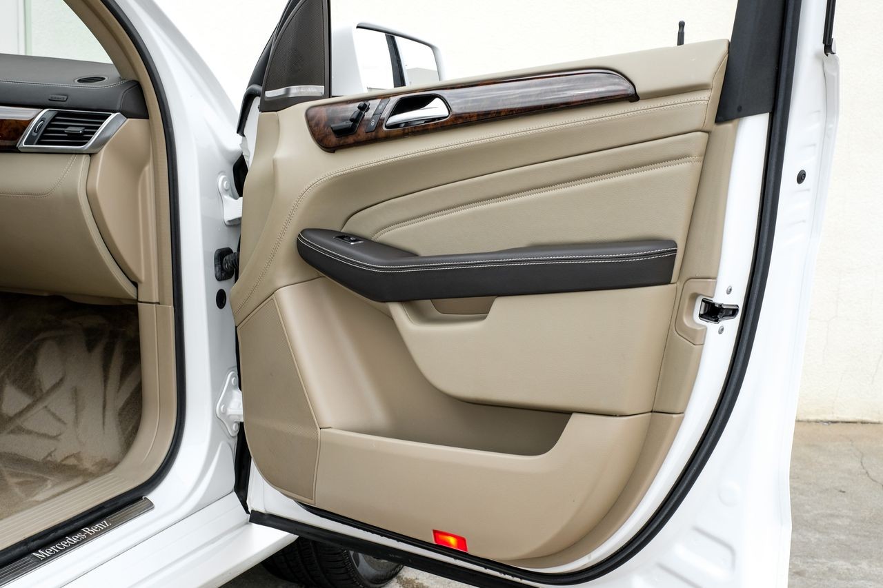 Mercedes-Benz ML Class Vehicle Main Gallery Image 40
