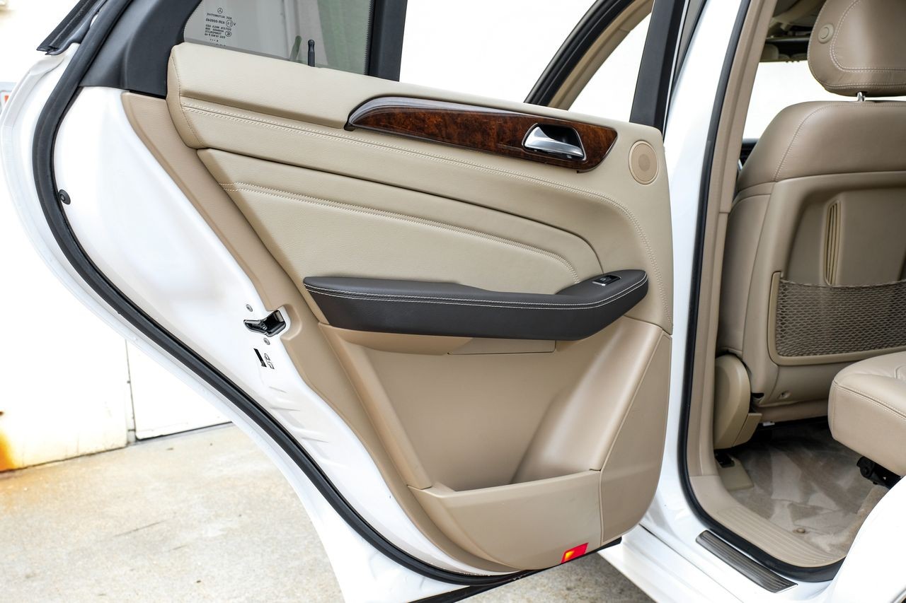 Mercedes-Benz ML Class Vehicle Main Gallery Image 41